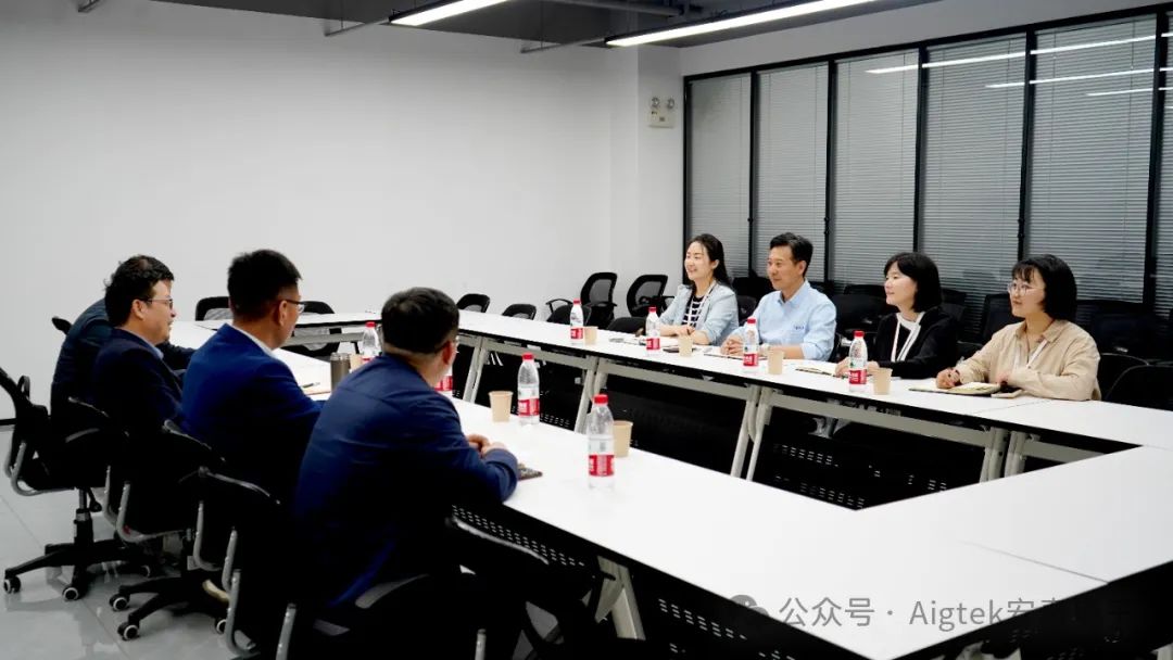 校企合作交流會議現(xiàn)場 校企合作交流會議現(xiàn)場